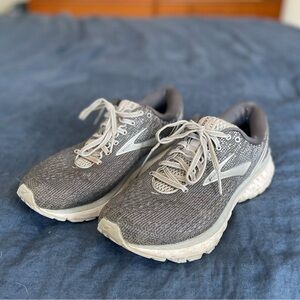Brooks Ghost 11 gray running shoes